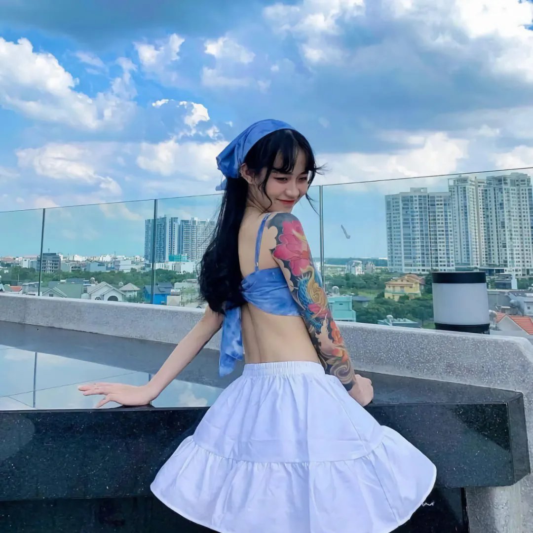 向天真的女生投降
