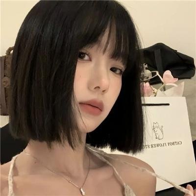 年轻女人